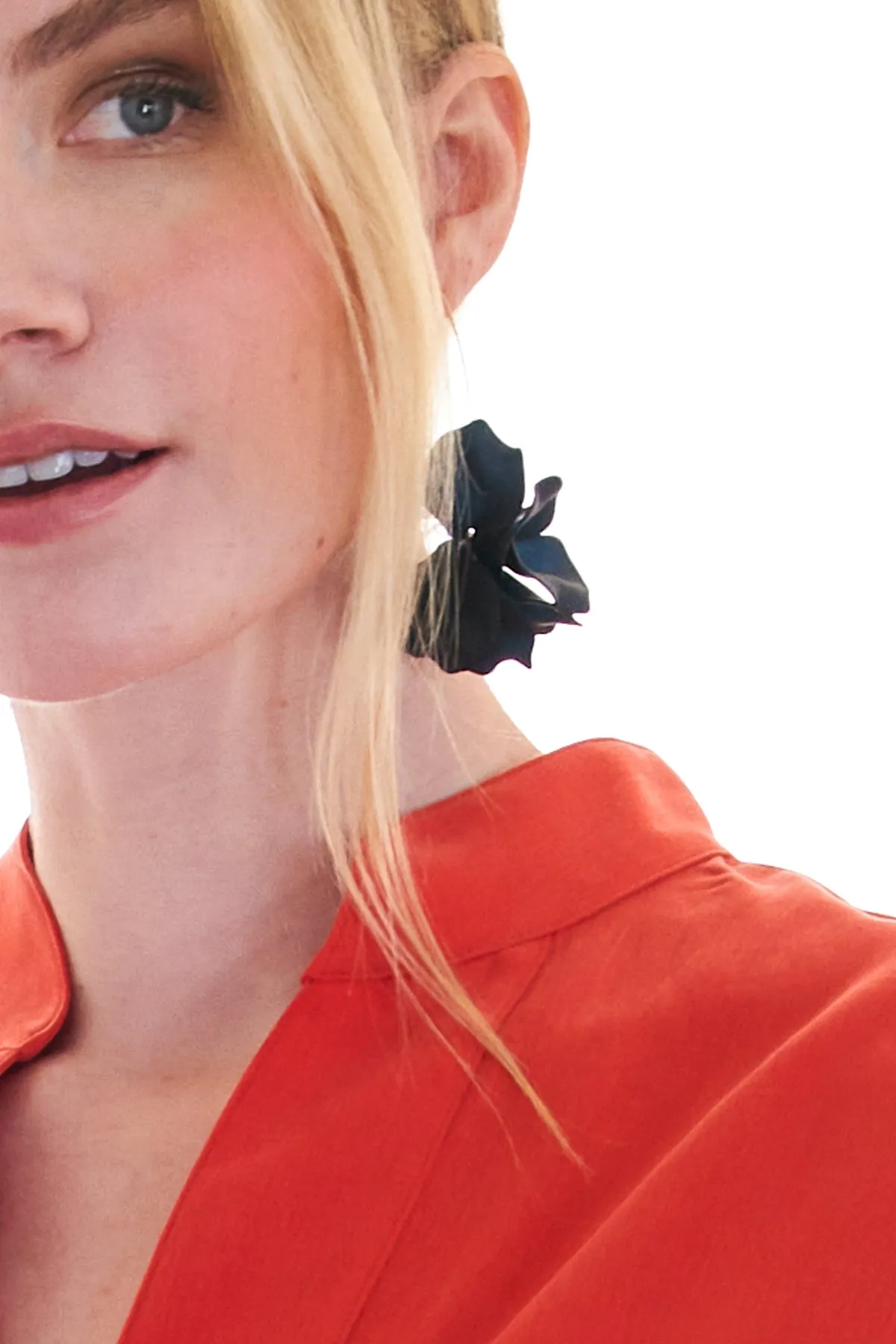 AC Air Bloom Drop Earrings Black