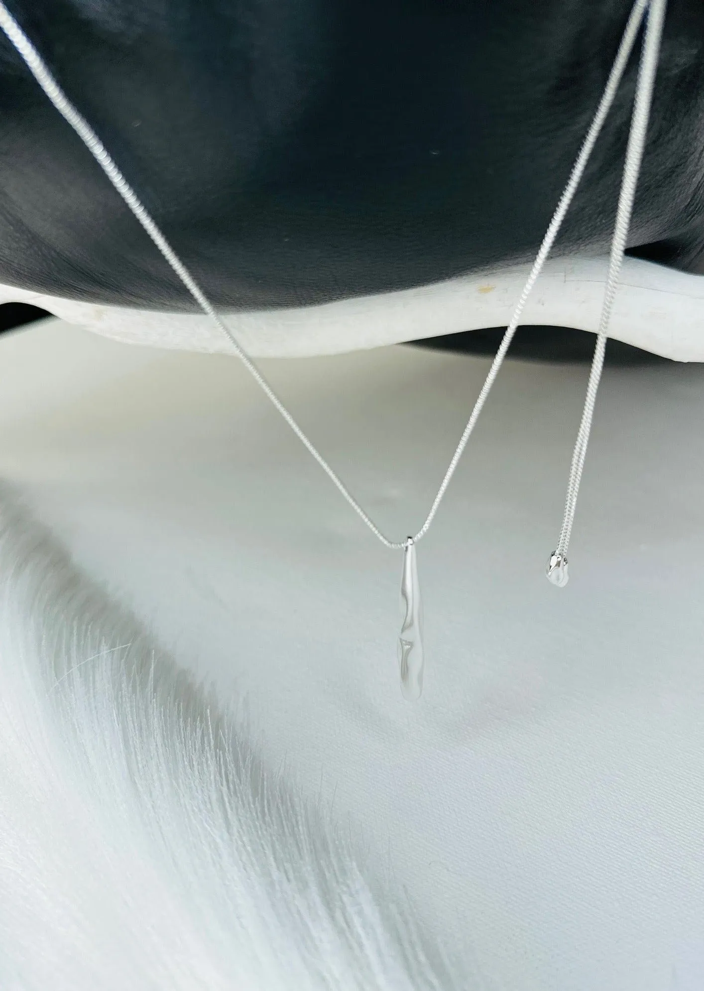 ALBERTE TEARDROP PENDANT NECKLACE