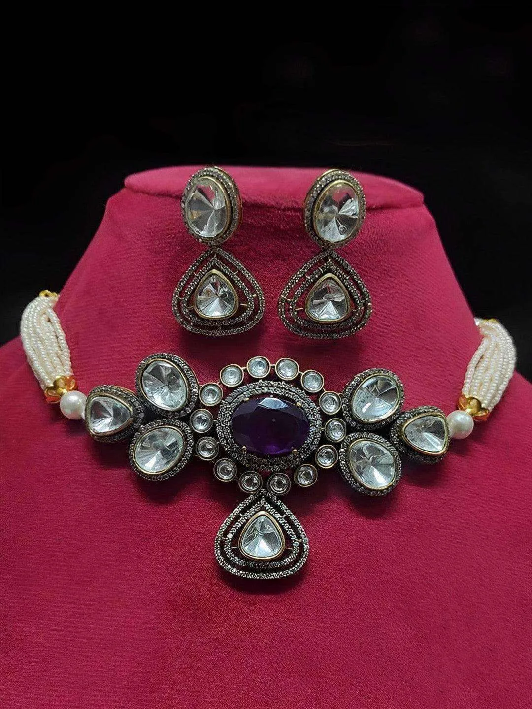 Carved Center Kundan Choker Set