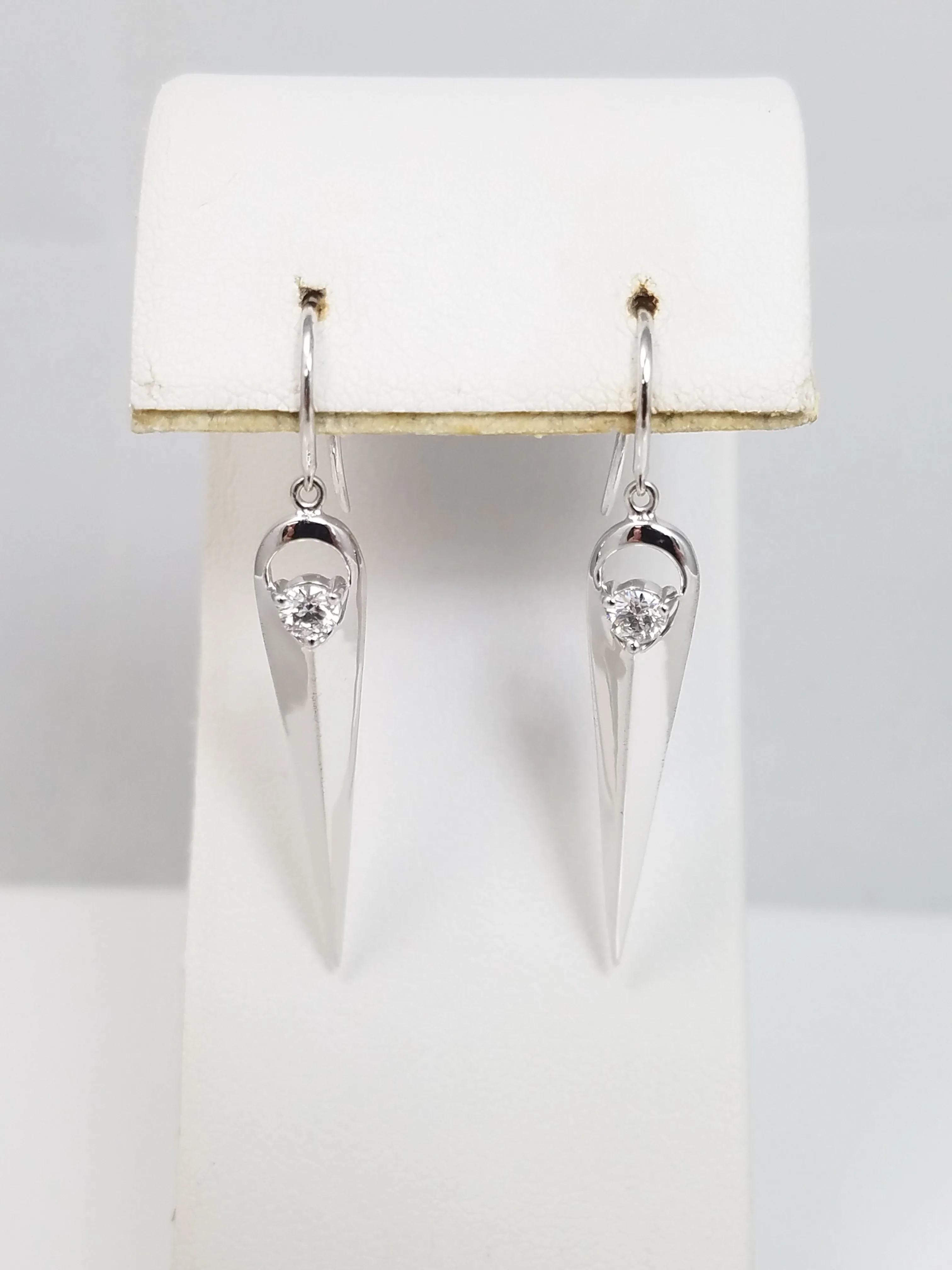 Chic 14k White Gold Natural Diamond Dangle Earrings