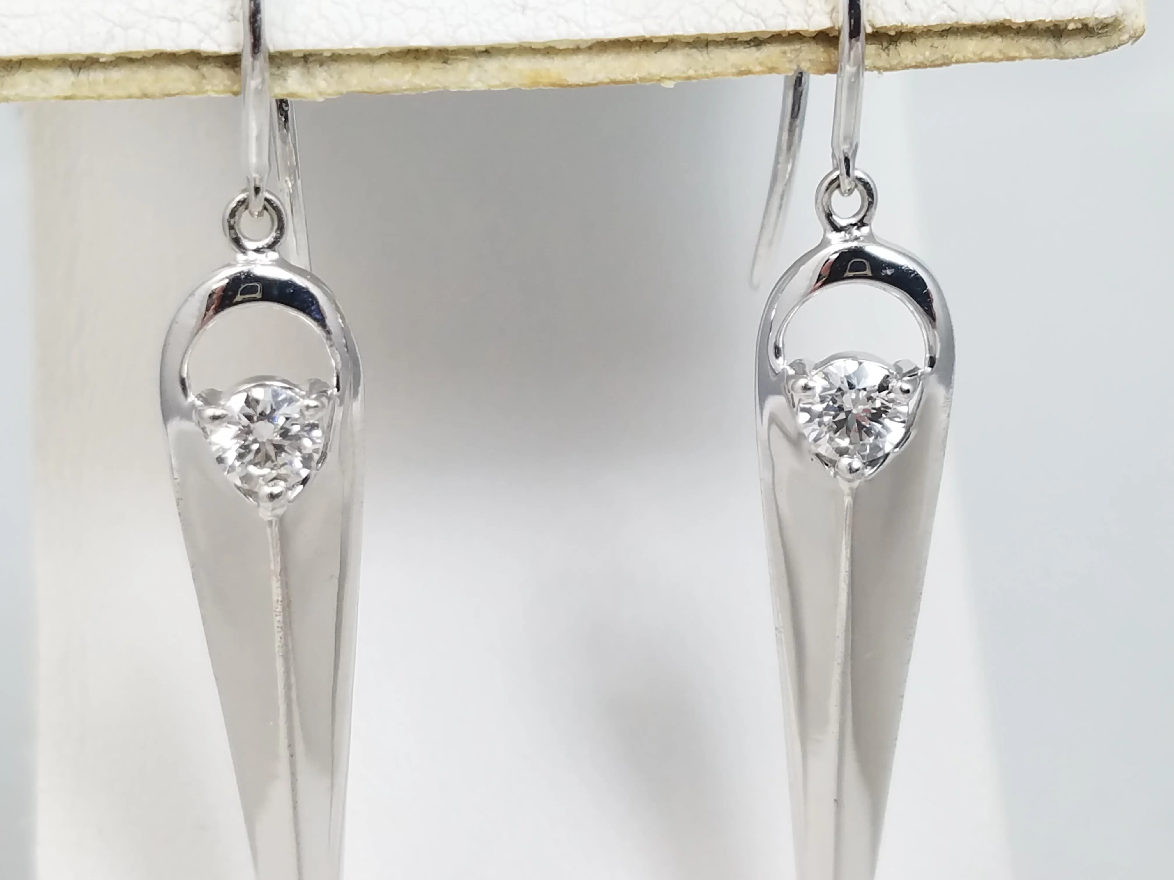 Chic 14k White Gold Natural Diamond Dangle Earrings