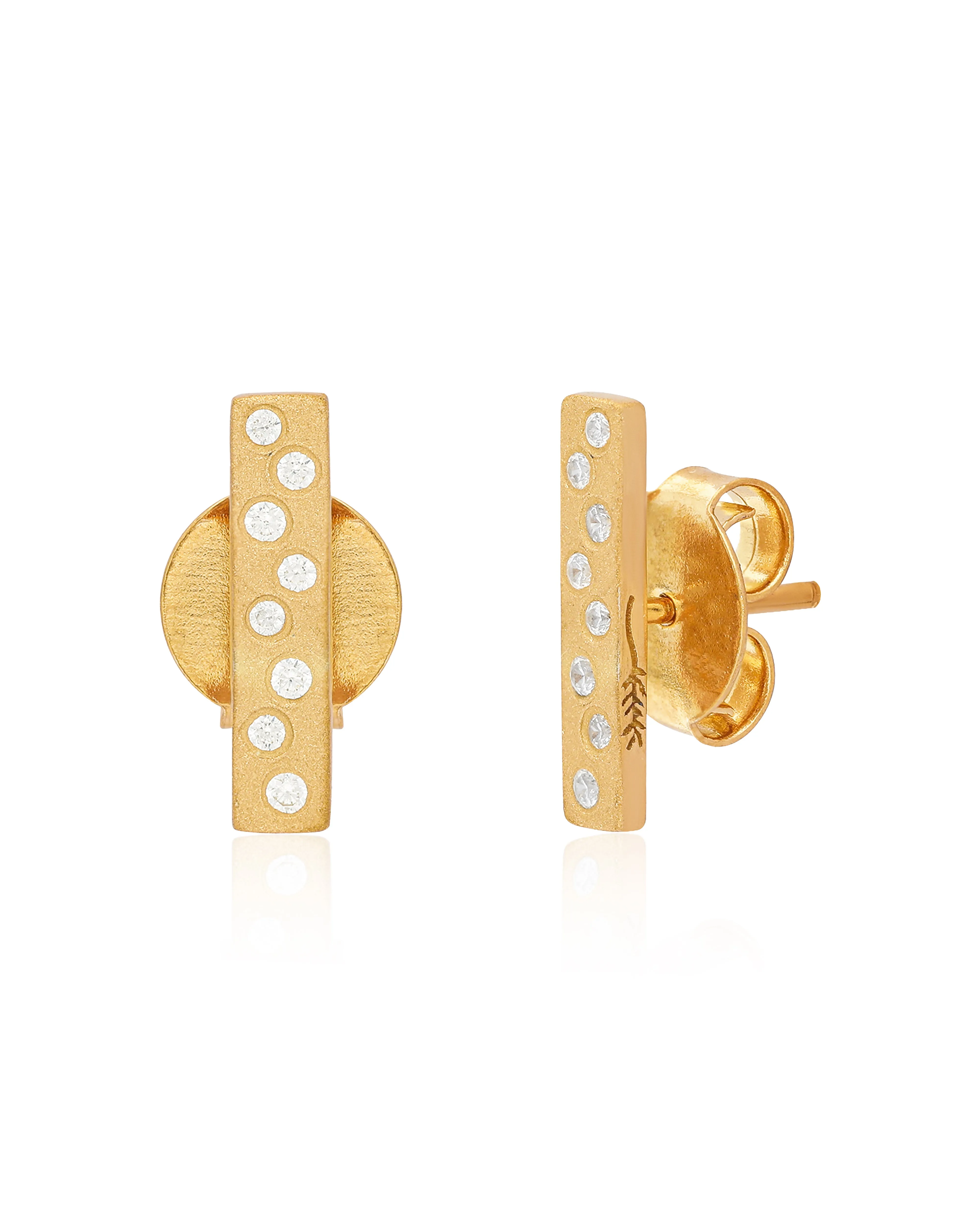 Chic Vermeil Bar Earrings - Gold