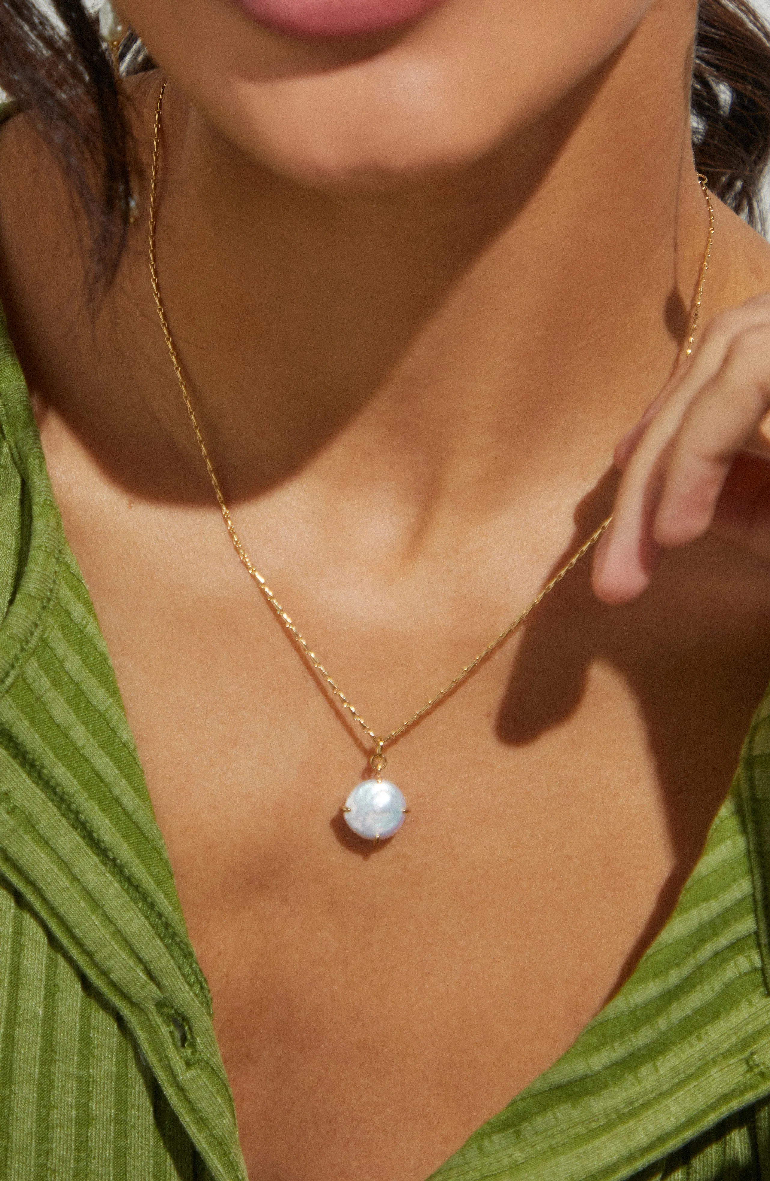 DOT DOT DOT COIN PEARL PENDANT NECKLACE