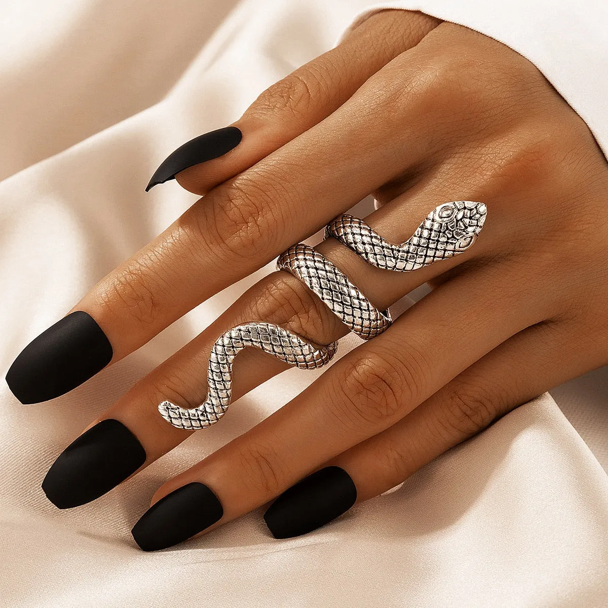 Fashion Cool Snake Shape Rings for Women Bijoux Adjustable Crystal Rings Weddings Party Jewelry Gifts