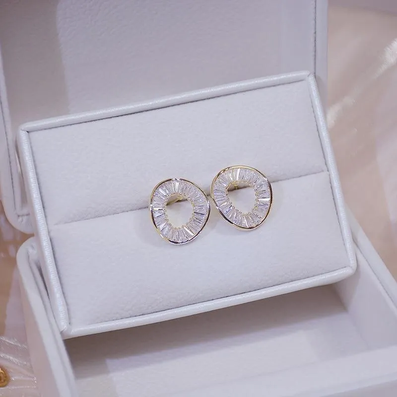 Fashionable Stud Earrings Irregular Circle Earrings for Women