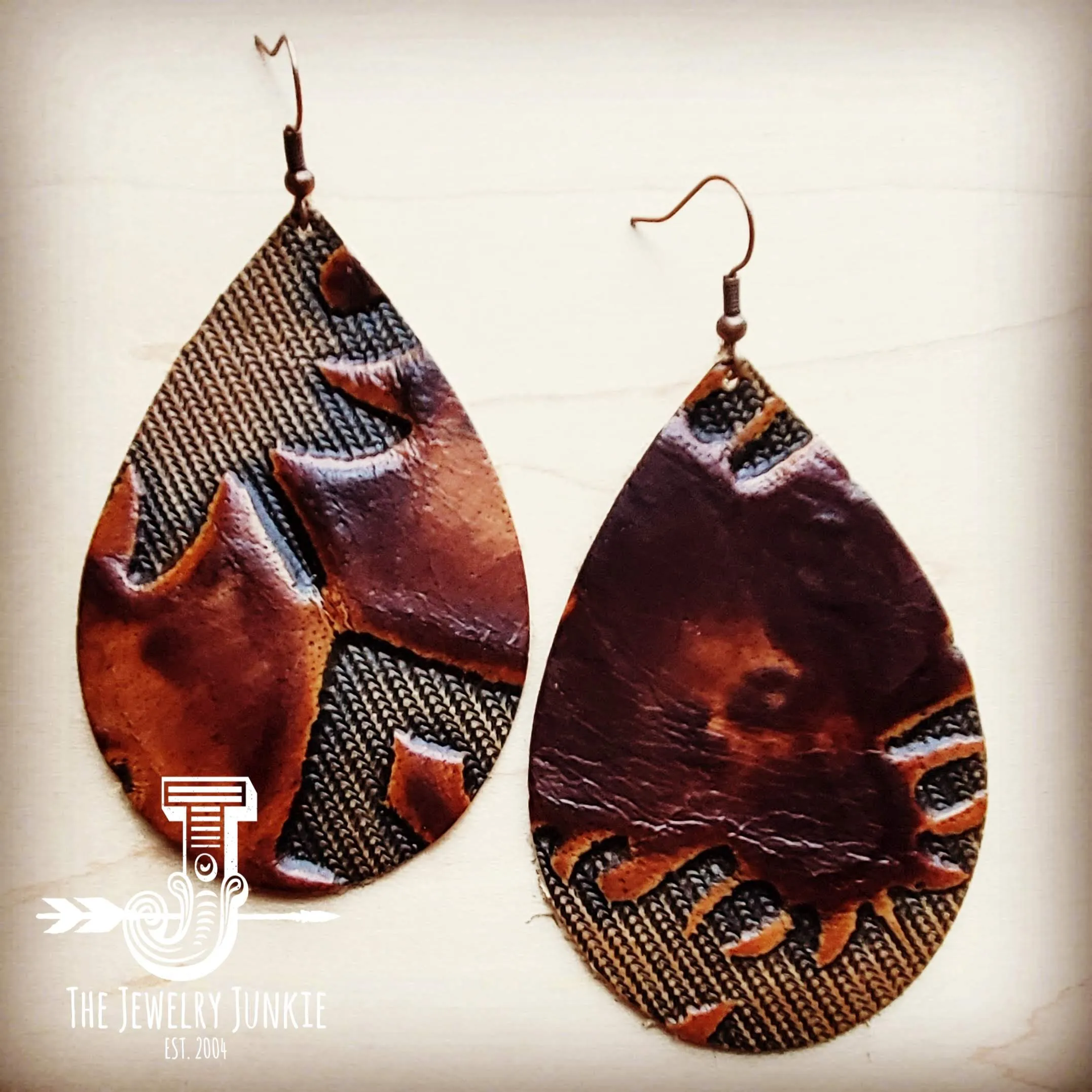 **Leather Teardrop Earrings in Brown Laredo 202c