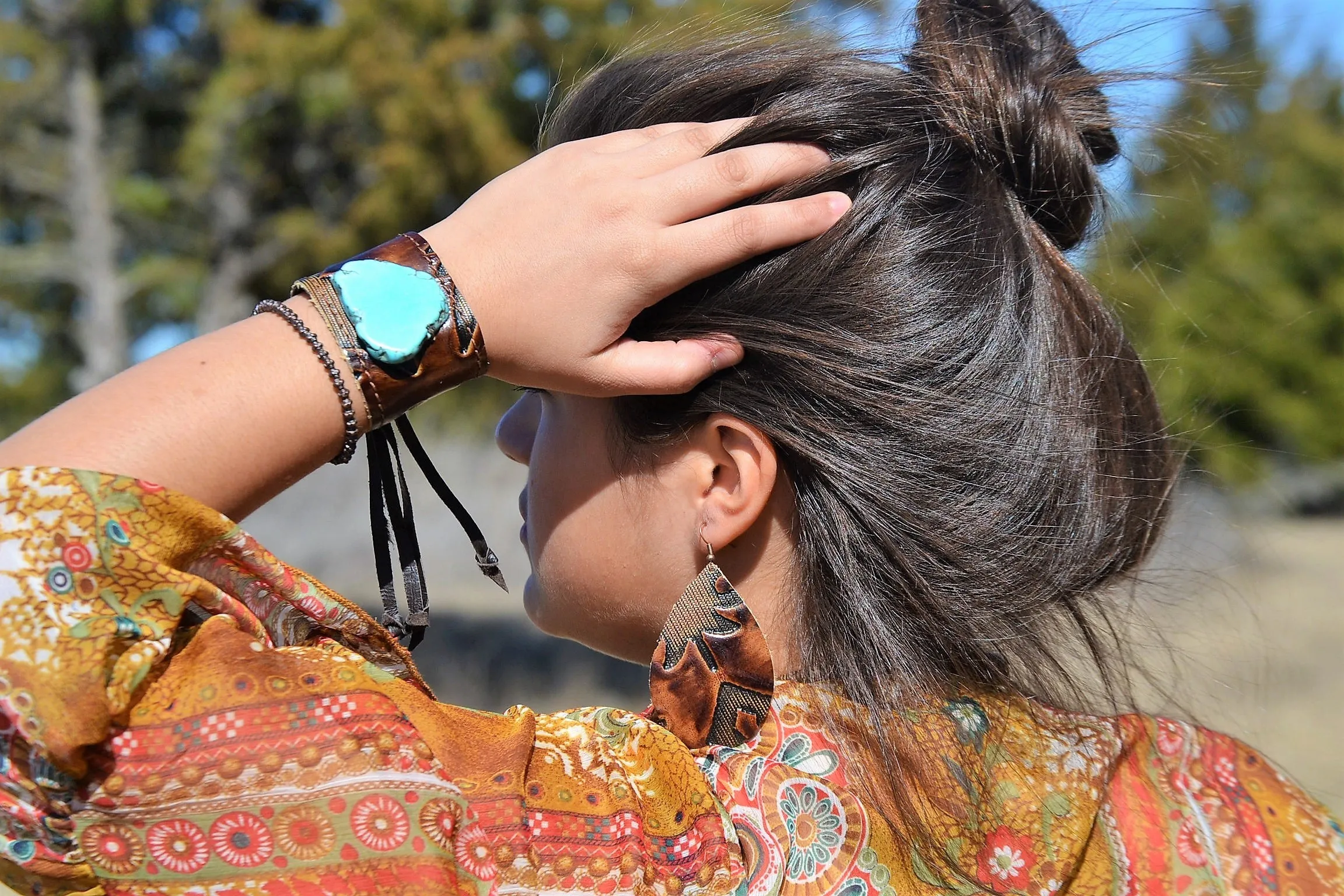 **Leather Teardrop Earrings in Brown Laredo 202c