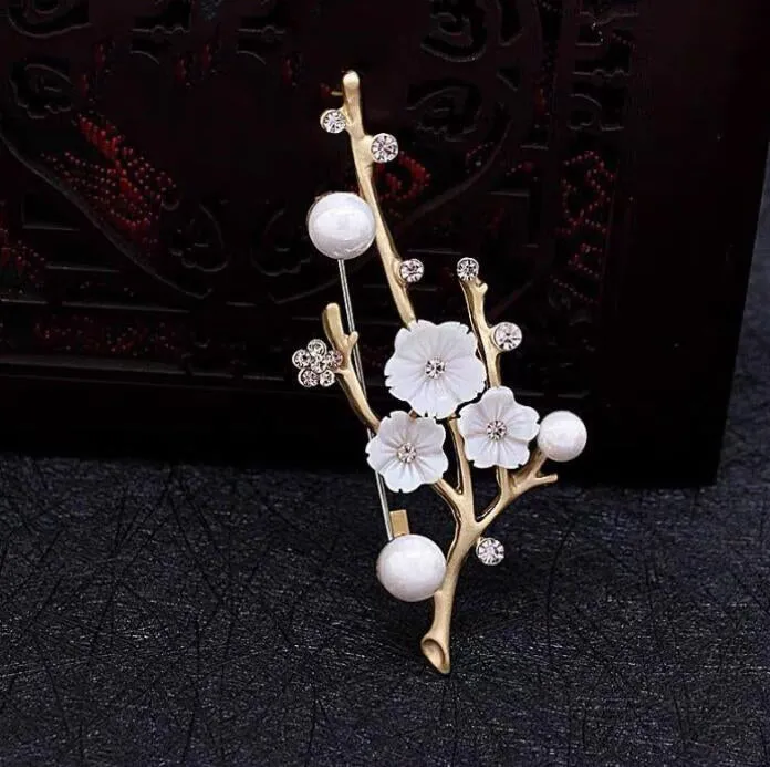 XSB100 - White Floral Branch Saree Brooch